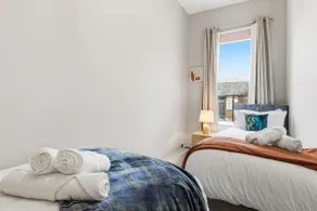 Spacious Bury Town Centre House with Parking & Fast Wi-Fi, Near The Rock - Image 4