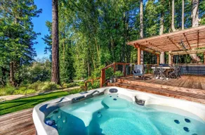 Elks Landing - Hot Tub And Tastings Included - Image 2
