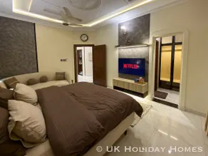 UK Holiday Homes • Luxury 3BHK Portion in Bahria - Image 5