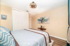 Stylist duplex in San Marcos with fenced yard - Image 5