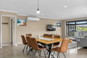 The Shore House - Image 5