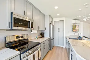 Relaxed island condo w/ hot tub & ocean view - Image 3