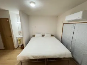 Cozy studio with 2 single beds, 1 stop from Kansai Airport - Image 2