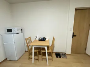 Cozy studio with 2 single beds, 1 stop from Kansai Airport - Image 5