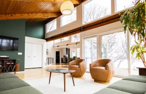 Cozy LakeShore Retreat: Hot tub and Fishing - Image 3