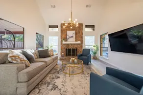 Near Lake Houston+IAH Pool•Gameroom•Balcony - Image 4