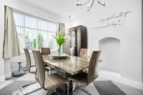 4Bedroom Townhouse* Sleeps 8* Parking* City Center - Image 2