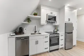 Luxury Suite 1 BR - 1 Bed - Stylish - New Build - Downtown - Image 4