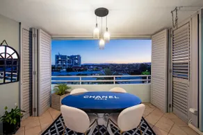 Unique Designer Stay at The Grand by the Beach - Image 3