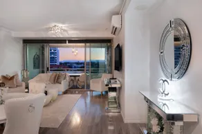 Unique Designer Stay at The Grand by the Beach - Image 4
