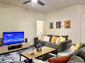 Spacious Fun Amenities • 20min DT ATX • Sleeps 14 - Image 5