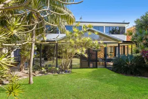 Beach house walk to the beach (200m) - Image 3