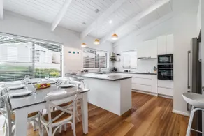 Stylish Beachside Escape in Ocean Grove - Image 3
