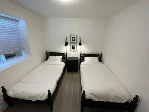 Peaceful & Cozy Private Basement Retreat, Surrey - Image 4