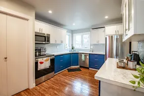 Stylish & Cozy| AC| King Bed| Arcade| Yard & BBQ - Image 4