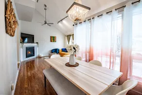 Stylish & Cozy| AC| King Bed| Arcade| Yard & BBQ - Image 3