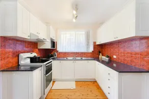 2BR House • Sleeps 7 • Close to Shops & Train - Image 3