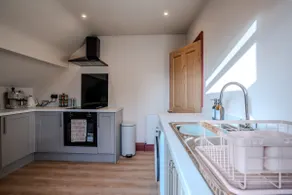Designer Loft 2 Bed Apt - Sea Views 5 mins Beach - Image 5