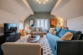 Designer Loft 2 Bed Apt - Sea Views 5 mins Beach - Image 4