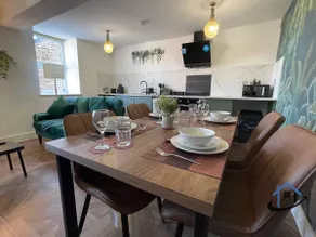Apt 2 Manor House - 2 Bed 1 bath sleeps 5 parking - Image 2