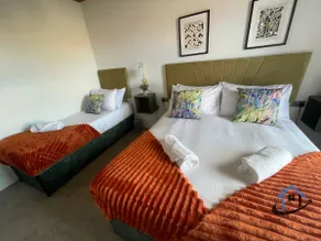Apt 2 Manor House - 2 Bed 1 bath sleeps 5 parking - Image 3