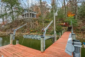 Swaggers Point Lake front Retreat - Image 3