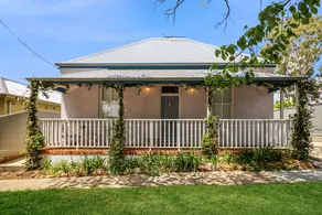 Roseberne Cottage, Luxury in the CBD! - Image 2