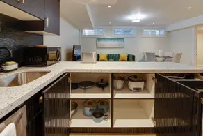 Brand new Luxury Basement 25 minutes to Downtown - Image 4