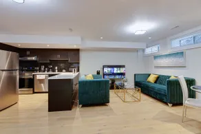 Brand new Luxury Basement 25 minutes to Downtown - Image 2