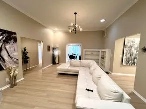 Modern Home/ Gym & Jacuzzi Sleeps 10–15 - Image 2