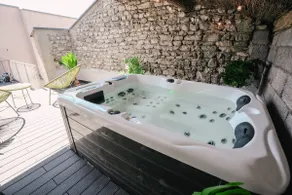 The Amazon - Romantic Experience and Jacuzzi - Image 2