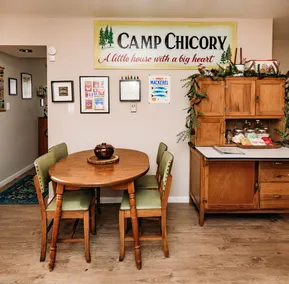 Lake Escape with 4-Season Porch & Charm - Image 4