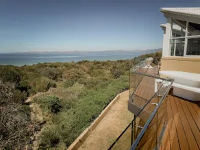 Surfside House Dodges Ferry coastal retreat - Image 5