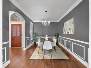 Modern & Cozy 3BR Home | Close to Lake - Image 4