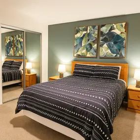 Basecamp Condo - queen bed, community pool, bikes - Image 5