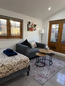 Private studio apartment with king-size bed. - Image 2