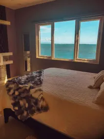 Melzway, Modern 2BR Beach Apartment, Relax and Unwind - Image 2