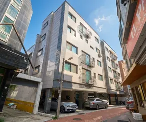 2R2B/3AC/Free luggage storage/Gyeongbokgung Palace/Dongdaemun/Myeong-dong/DDP/Gwanghwamun/Naksan Park/Gwangjang Market/4-person family - Image 3