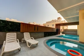 Luxury Studio | Skyline View & 15 mins to Marassi - Image 2