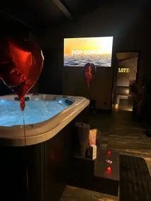 Cozy and intimate Love Room - Image 4