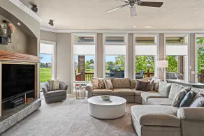 Mulligan Manor Golf Course Views Fun Amenities - Image 5