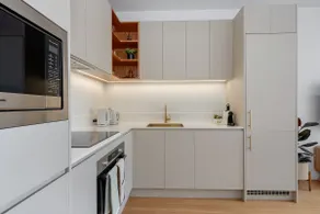 Casa renovada de 3 bdm. Ubicación ubicación !! Ciudad interior - Image 3