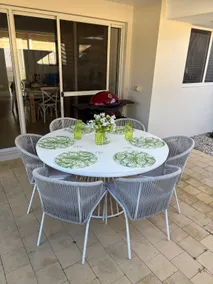 Family retreat, steps to beach, eats & wine shop - Image 3