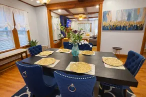 Elegant West Side 3BR unit w/ King Suite - Image 3