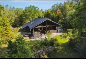 The Log Cabin - Image 2