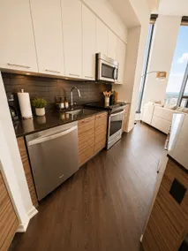 Stylish Studio Steps to Tysons Metro - Queen Bed - Image 3