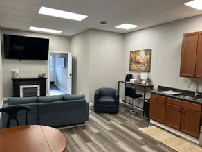 Main Street Retreat - Image 4