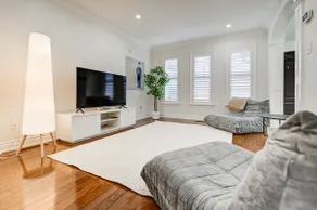 4 BEDROOM & 3 BATH (sleep 8) cozy bungalow home in Richmond Hill - Image 2
