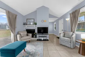 Willow Haven 2BR Cozy Retreat, Close to Hartford - Image 3