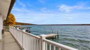 Cayuga Lake Dock Sleeps 10 Near Wineries - Image 3